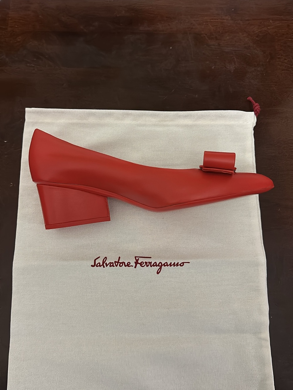 Salvatore Ferragamo Red Pointed-Toe Bow Leather Flats - Picture 6 of 8